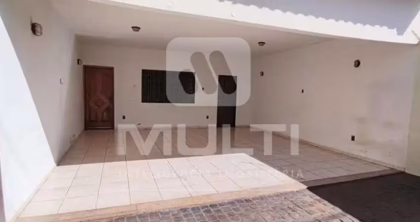Casa com 3 quartos para alugar no Santa Mônica, Uberlândia 