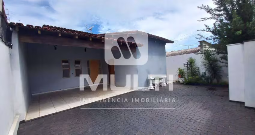 Casa com 3 quartos à venda no Custódio Pereira, Uberlândia 