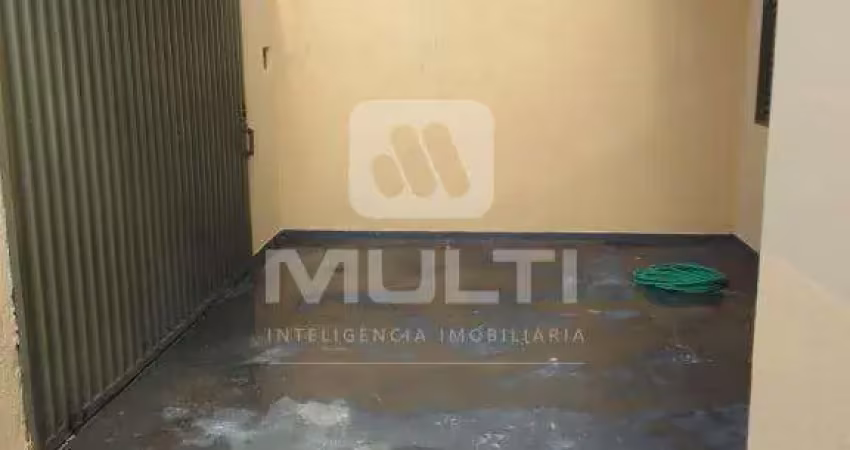 Casa com 3 quartos para alugar em Saraiva, Uberlândia 