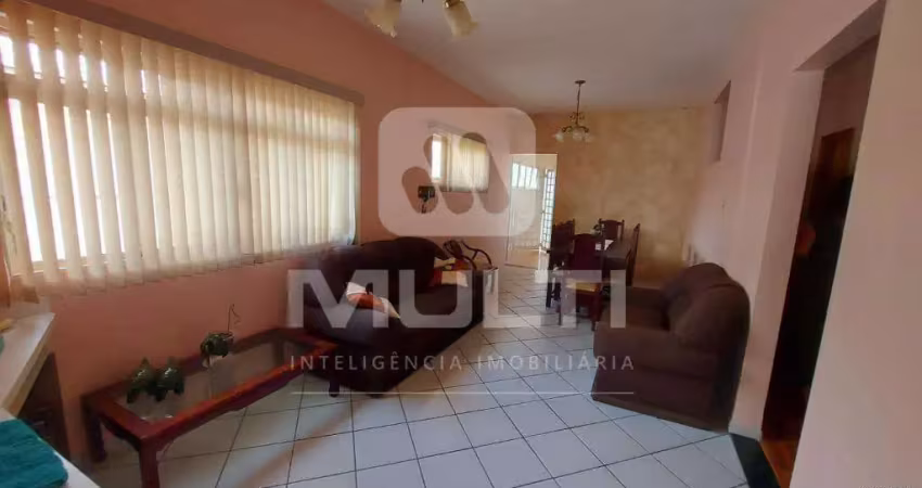 Casa com 3 quartos à venda no Fundinho, Uberlândia 