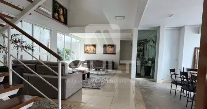 Casa com 4 quartos para alugar no Tabajaras, Uberlândia 