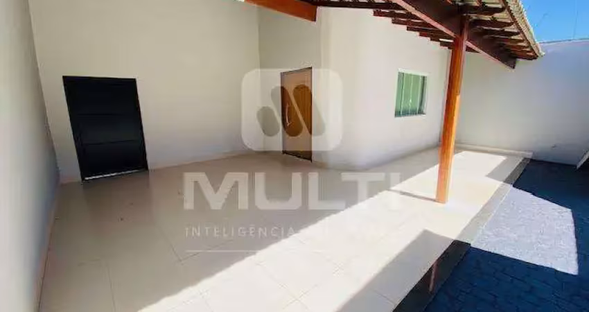 Casa com 3 quartos para alugar no Alto Umuarama, Uberlândia 