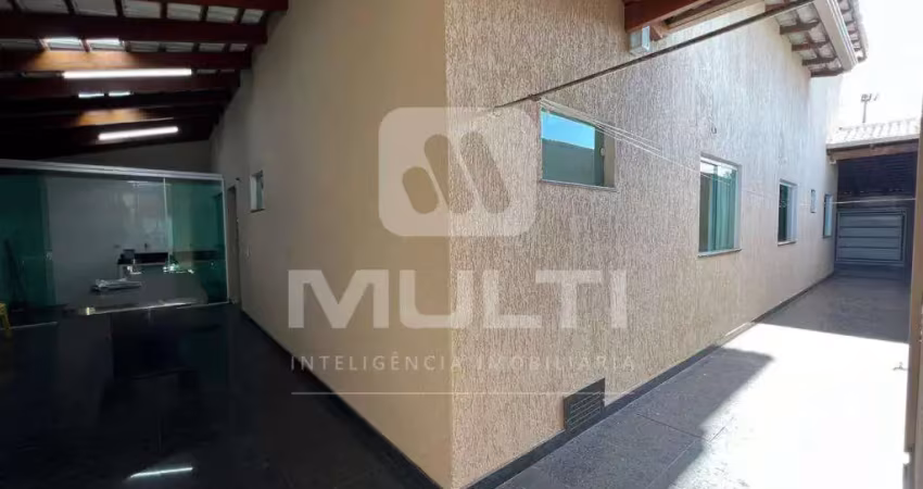 Casa com 3 quartos para alugar no Jardim Patrícia, Uberlândia 