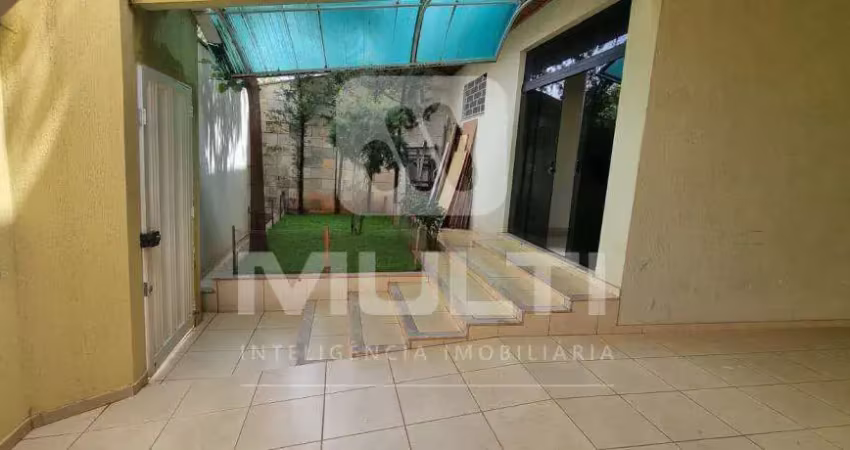 Casa com 5 quartos à venda no Santa Mônica, Uberlândia 