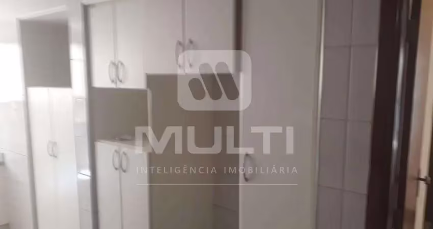 Apartamento com 3 quartos para alugar no Jardim Finotti, Uberlândia 