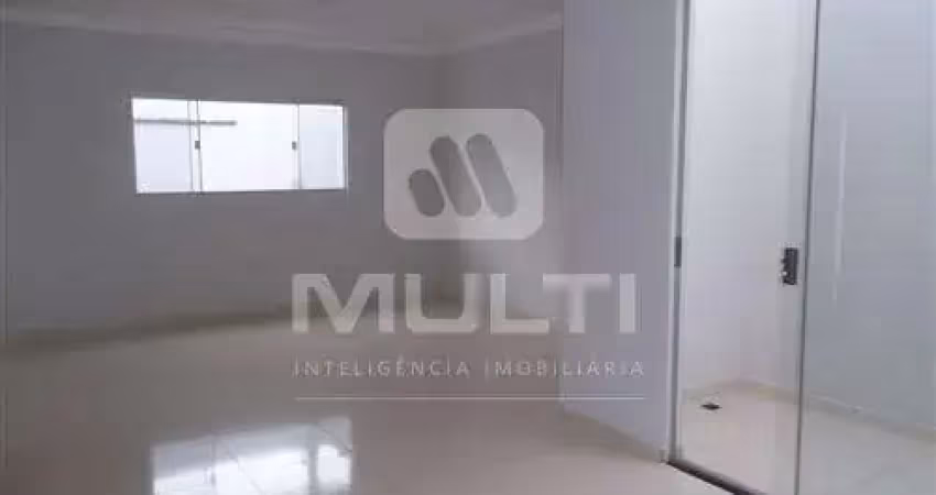 Casa com 3 quartos para alugar na Cidade Jardim, Uberlândia 