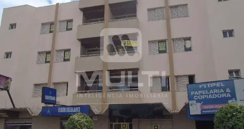 Apartamento com 3 quartos para alugar no Centro, Uberlândia 
