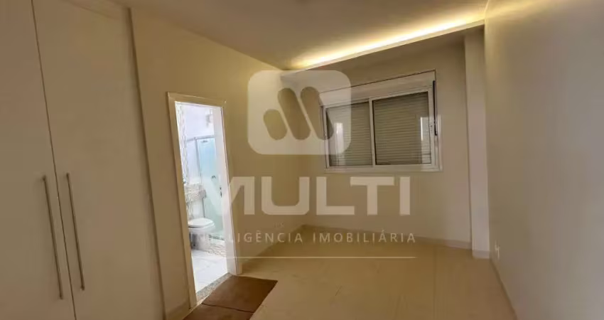 Casa em condomínio fechado com 4 quartos para alugar no Jardim Karaíba, Uberlândia 