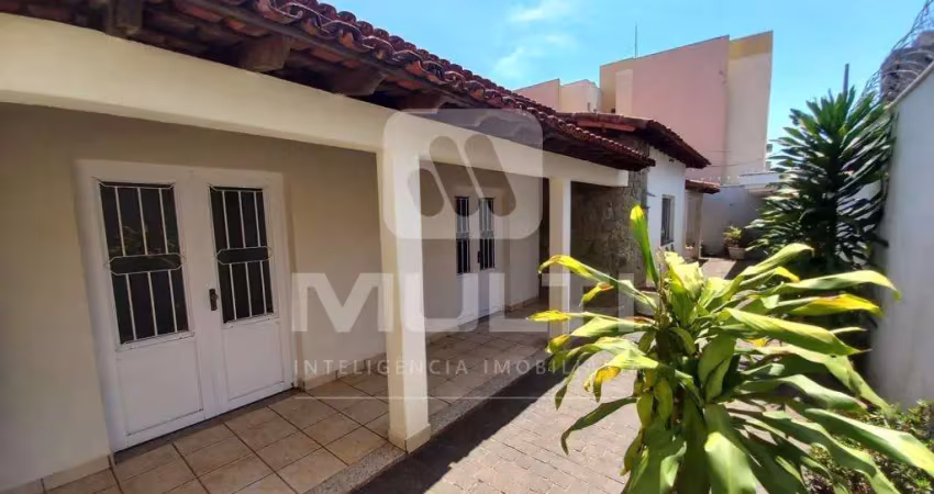 Casa com 3 quartos para alugar no Santa Mônica, Uberlândia 