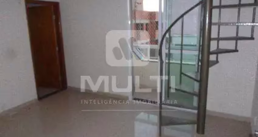 Cobertura com 3 quartos para alugar no Santa Mônica, Uberlândia 