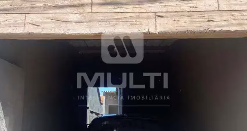 Casa com 2 quartos para alugar no Residencial Gramado, Uberlândia 