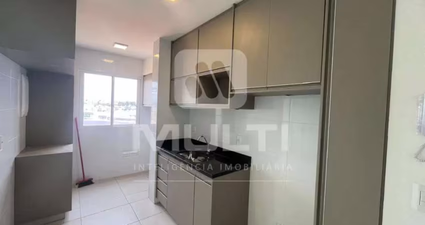 Apartamento com 3 quartos para alugar no Granja Marileusa, Uberlândia 