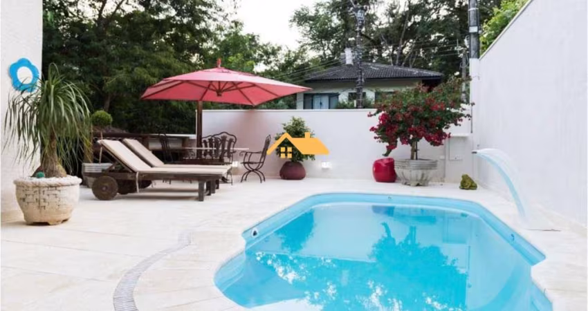 Casa de Luxo em Condomínio Exclusivo em Guaecá, São Sebastião-SP: 5 quartos, 3 suítes, 3 salas, 4 banheiros, 2 vagas, 370m².