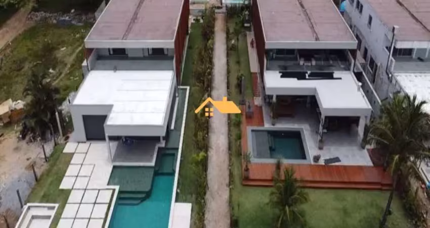 Linda Casa em Condomínio de Luxo em Maresias, São Sebastião-SP: 5 Quartos, 5 Suítes, 3 Salas, 6 Banheiros, 3 Vagas e 550m²!