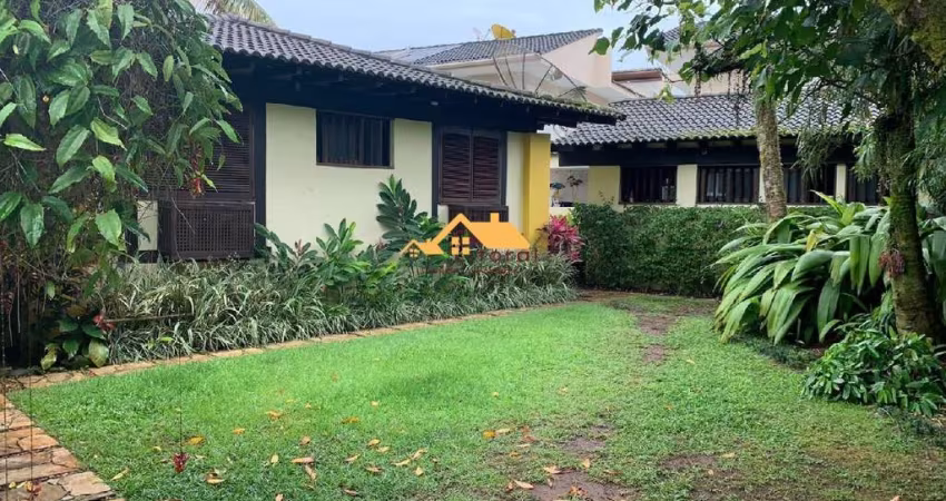 Casa à venda em Juquehy, São Sebastião-SP: 4 quartos, 1 suíte, 3 salas, 2 banheiros, 3 vagas e 220m². Confira!