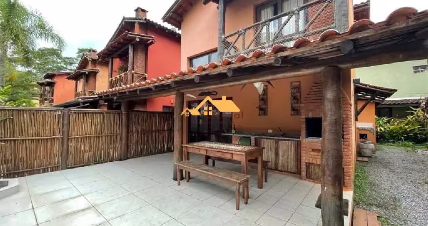 Imperdível Casa em Condomínio em Camburi, São Sebastião-SP: 4 Quartos, 1 Suíte, 2 Salas, 2 Banheiros, 2 Vagas, 130m²