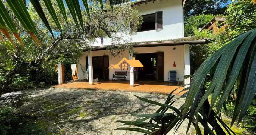 Impecável casa em condomínio à venda em Maresias, São Sebastião-SP: 4 quartos, 3 salas, 3 banheiros e 5 vagas de garagem.