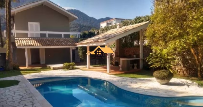 Casa de 4 quartos e 3 suítes em Maresias, São Sebastião-SP: 3 salas, 4 banheiros, 4 vagas de garagem e 300m² de área.