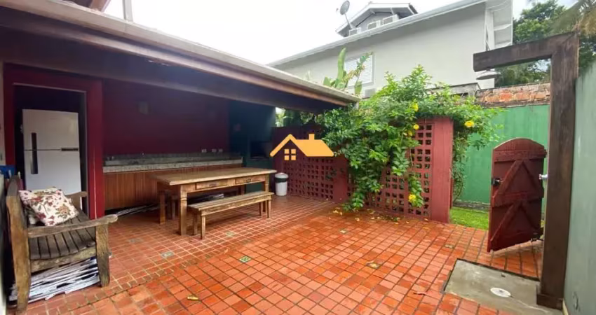 Casa no Condomínio capitanias de Maresias com 3 Quartos, 1 Suíte e 3 Vagas de Garagem - São Sebastião-SP