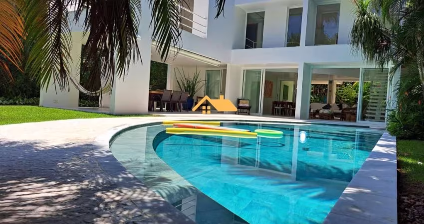 Casa em Condomínio de Luxo em Toque-toque Pequeno, São Sebastião-SP: 3 Quartos, 3 Suítes, 2 Salas, 3 Banheiros, 2 Vagas - 180m².