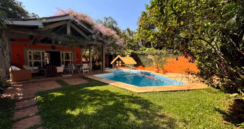 Belíssima casa à venda em São Sebastião-SP, Barra do Sahy: 3 quartos, 2 suítes, 2 salas, 4 banheiros, 2 vagas, 250m².