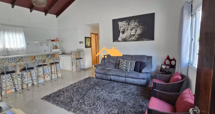 Casa em Condomínio à Venda em Juquehy - São Sebastião-SP: 2 Quartos, 1 Suíte, 1 Sala, 2 Banheiros, 3 Vagas de Garagem - 70m².