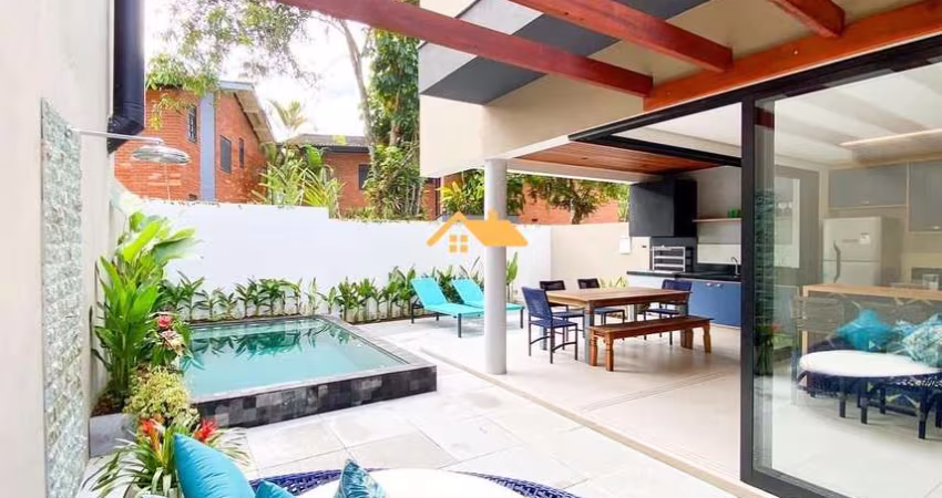Casa de luxo em condomínio: 3 quartos, 3 suítes, 2 salas, 3 banheiros, 2 vagas na cidade de São Sebastião-SP, Juquehy - 150m².