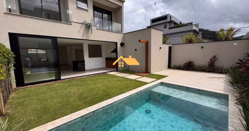 Casa de Luxo em Condomínio à Venda em Juquehy, São Sebastião-SP - 4 Quartos, 4 Suítes, 2 Salas, 4 Banheiros, 2 Vagas - 170m².