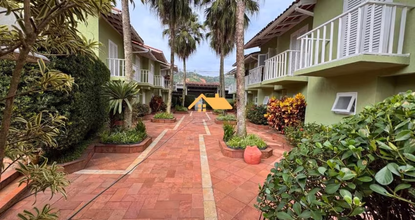Casa em Condomínio à Venda em Barra do Sahy, São Sebastião-SP  3 Quartos, 1 Suíte, 2 Salas  100m²  Piscina Aquecida  Garagem