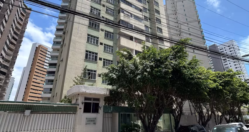 Apartamento com 3 quartos + dependência de empregada próximo ao coco bambu da avenida beira mar