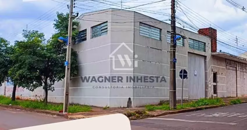Atenção investidor**barracão à venda, com 2 salões, com estrutura pra construir sobrado, estuda per