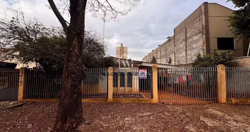 Terreno à venda com 504m², 02 casas locadas na Vila Marumby, Maringá, PR