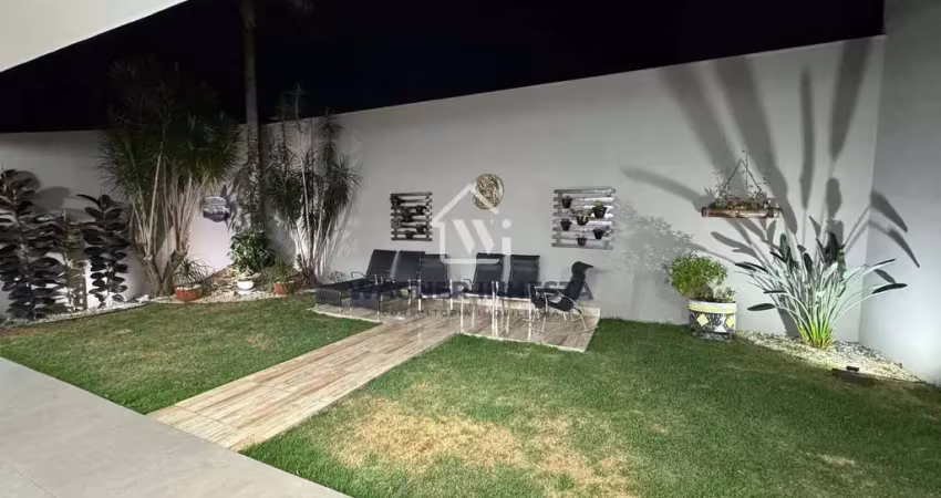 Ampla casa à venda, reformada com 03 quartos (01 suite) com jardim e area gourmet novinha, no jardi