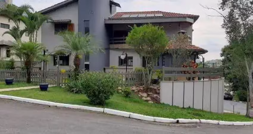 Belíssima casa no condomínio arujazinho v com 351 m² na frente do lago 3 suítes porteira fechada