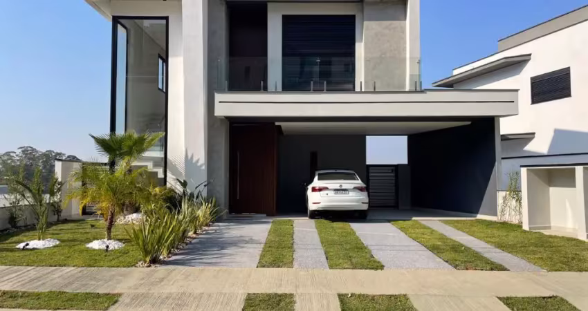 ÓTIMO Sobrado no Condomínio Bella Cittá Fazenda Rodeio para venda com 220 m² com 3 suítes PISCINA
