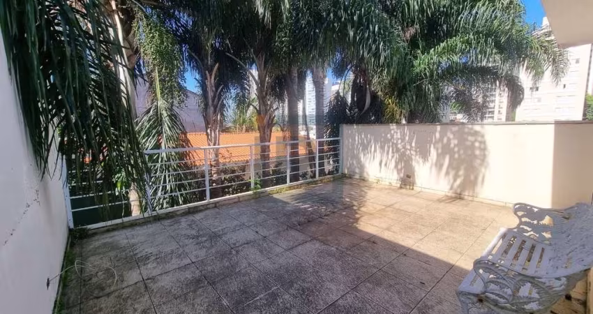 Casa Geminada Triplex em Condomínio na Vila Ipojuca
