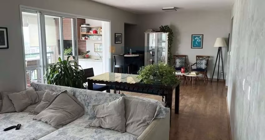 Apartamento de 128m² com 3 dormitórios, sendo 1 suíte, e 2 vagas em perdizes
