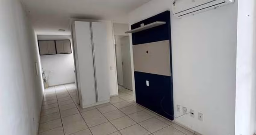 Alugo Apartamento Condomínio Reserva da Cidade.