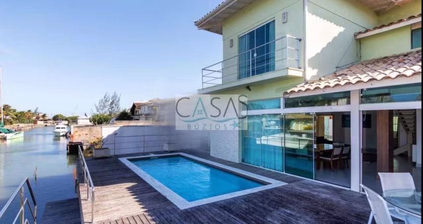 Linda casa 4 quartos beira do canal da Marina de Búzios