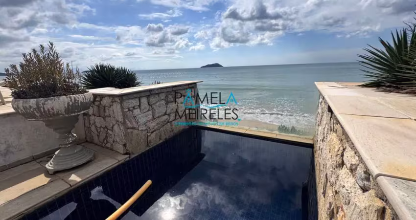 Ótima Casa 4 quartos pé na areia em Manguinhos Armação de Búzios
