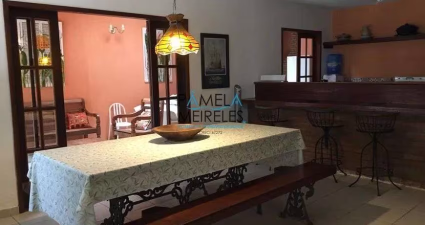 Excelente casa 5 quartos em condomínio fechado a pouco passos da praia de Geriba Armação dos Búzios