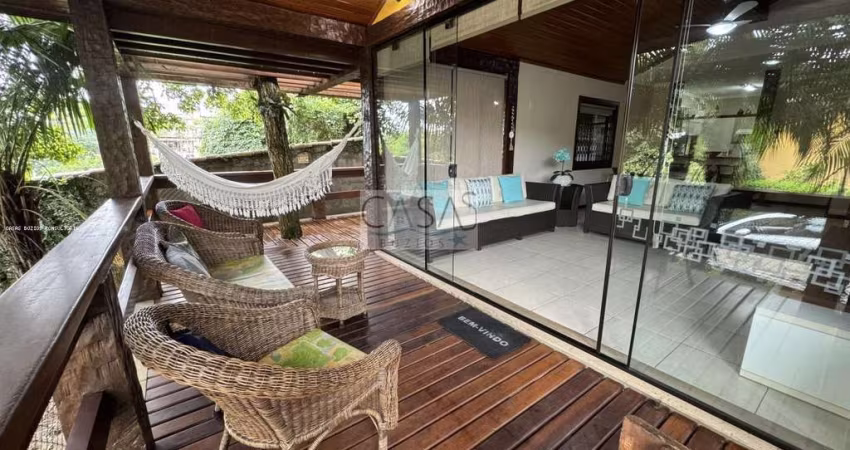 Casa 4 quartos  4 suítes 100m da praia da Ferradura Armação de Búzios