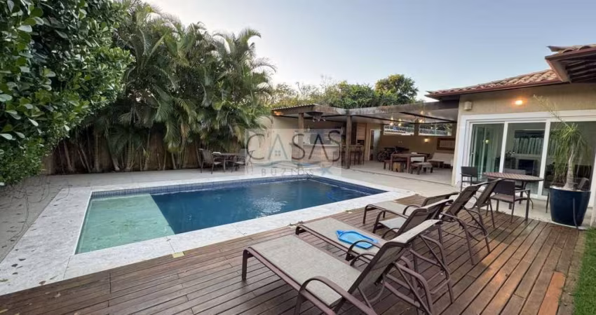 Linda casa 4 quartos no Centro Armação de Búzios
