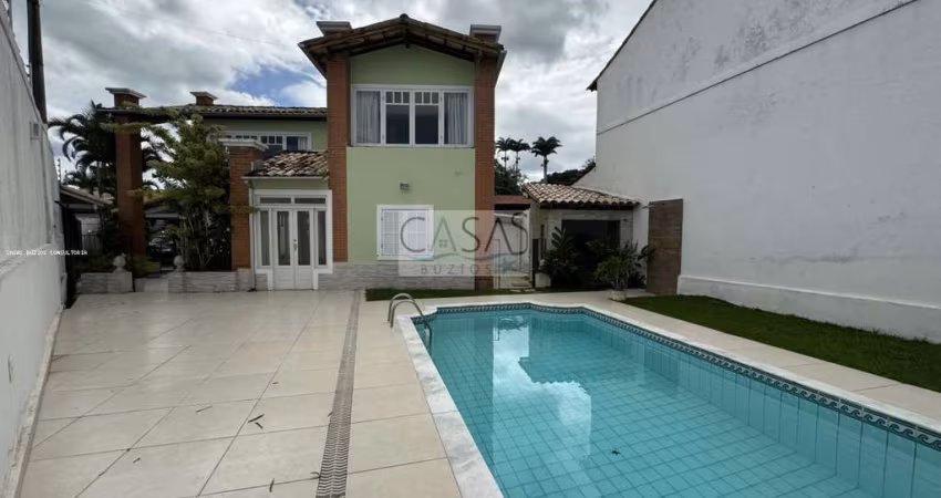 Excelente casa 5 quartos à poucos passos da praia de Geribá Armação de Búzios