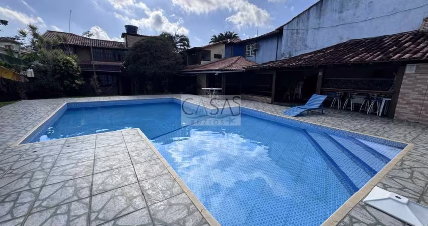 Ótima casa 10 quartos à poucos passos da praia de Geribá Armação de Búzios