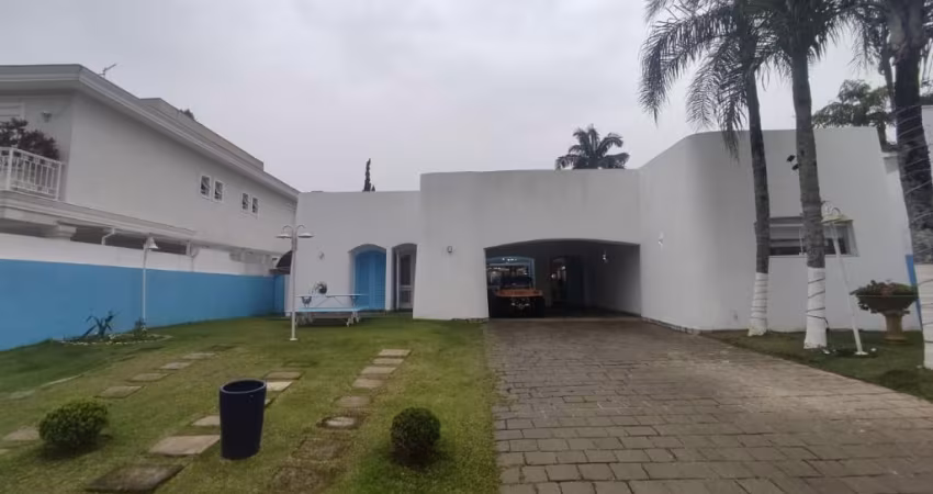 Linda casa em um dos condomínios mais famoso do litoral sul paulista!