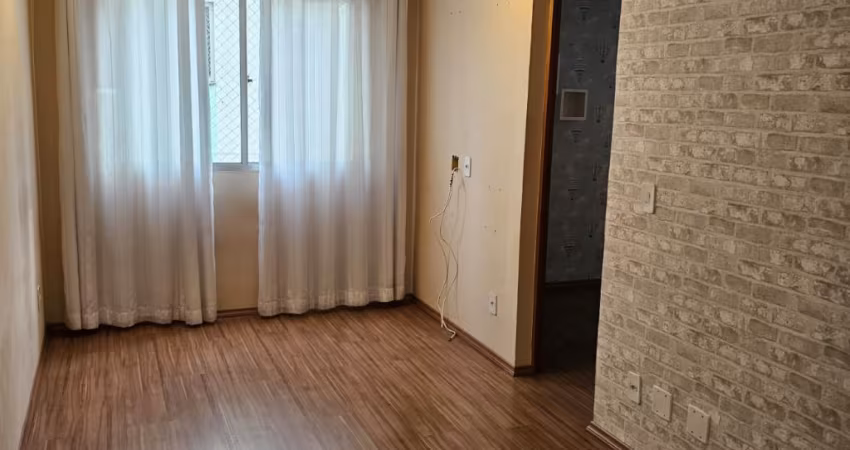 Lindo apartamento 2 dorm andar alto com armários