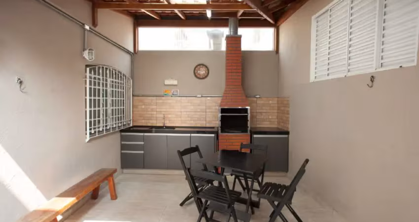 Casa com 3 quartos à venda na Rua Irapuru, 118, Moinho Velho, São Paulo