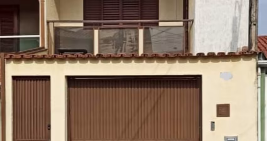 Casa sobrado com 3 Dormitórios