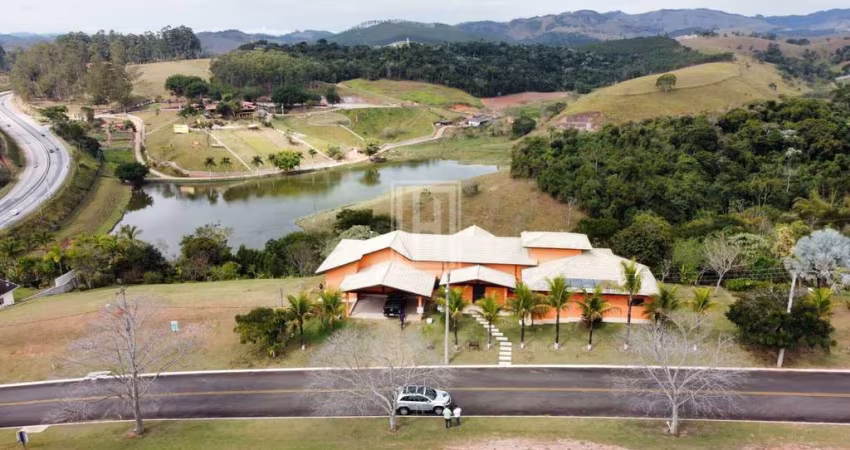 Casa de Alto Padrão em Condomínio em Paraibuna